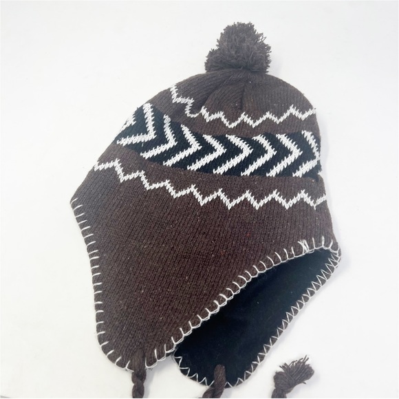 😻NWT Knit Beanie With Ear Flaps - Picture 2 of 4